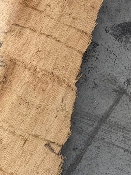 macchia scura sul legno