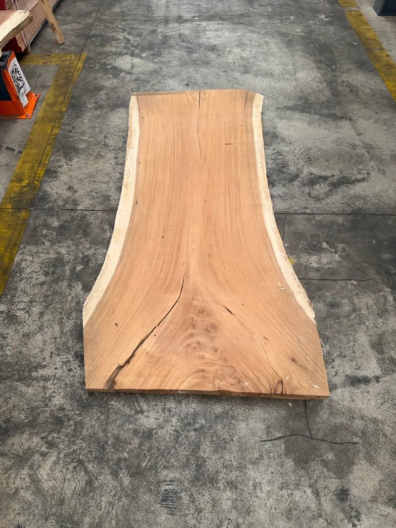Live-Edge Dining Slab — 2.51 m, Warm Straight Grain Saman
